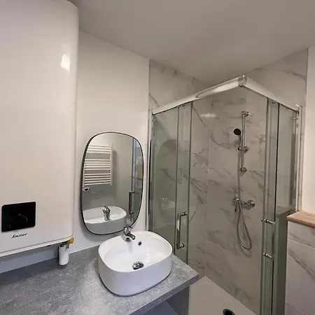 Le 106 Apartment *